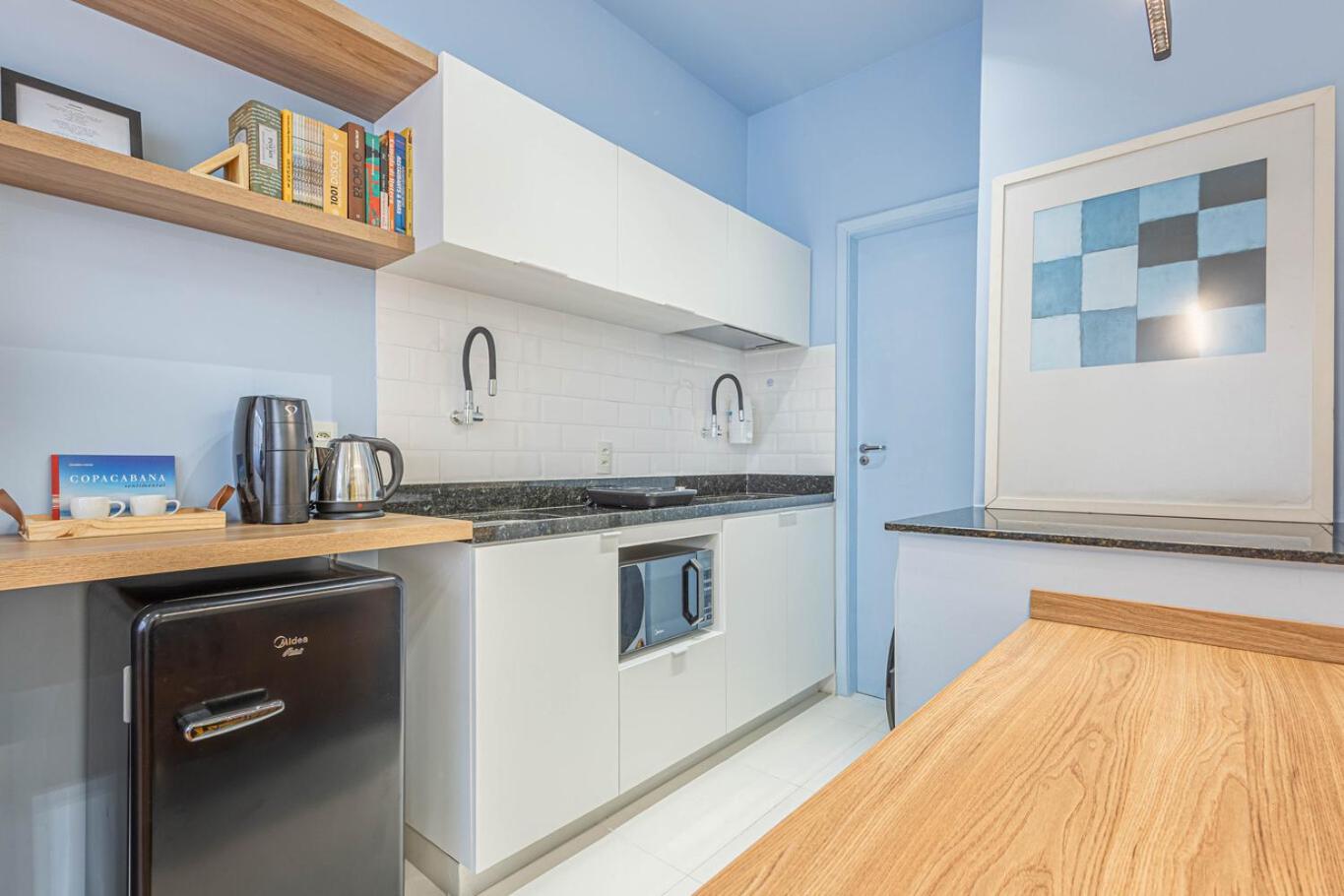 Apartamento Estudio Com Wi-fi A 200m Da De Copacabana Rj *